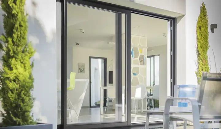 Fenêtres sur mesure posées par D2B Rénovation dans le Var
